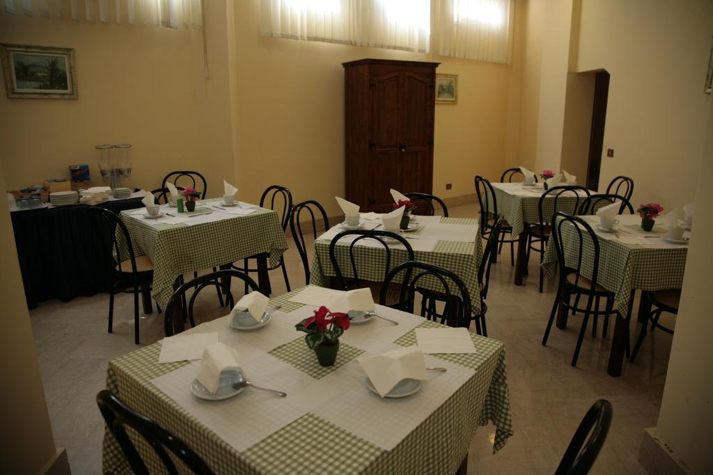 רומא Hotel Industrial מראה חיצוני תמונה